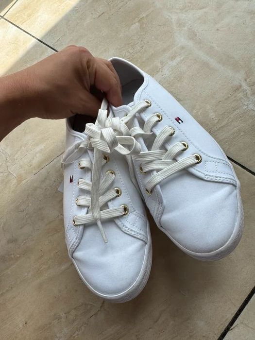 Białe trampki Tommy Hilfiger Essential Sneaker casual marine classic elegant sporty