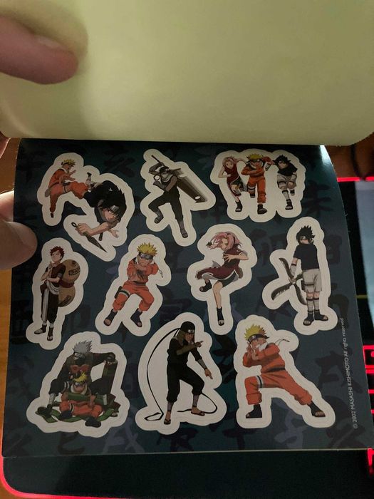 Naruto calendário e livro de autocolantes