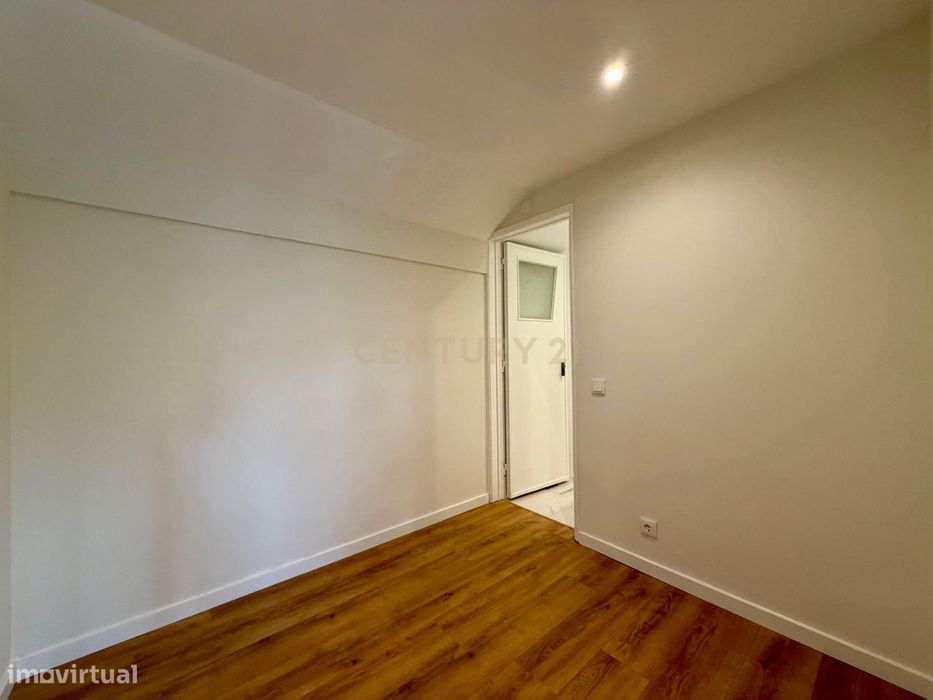 Apartamento T0+1  em Benfica, Lisboa com Vista Panorâmica.