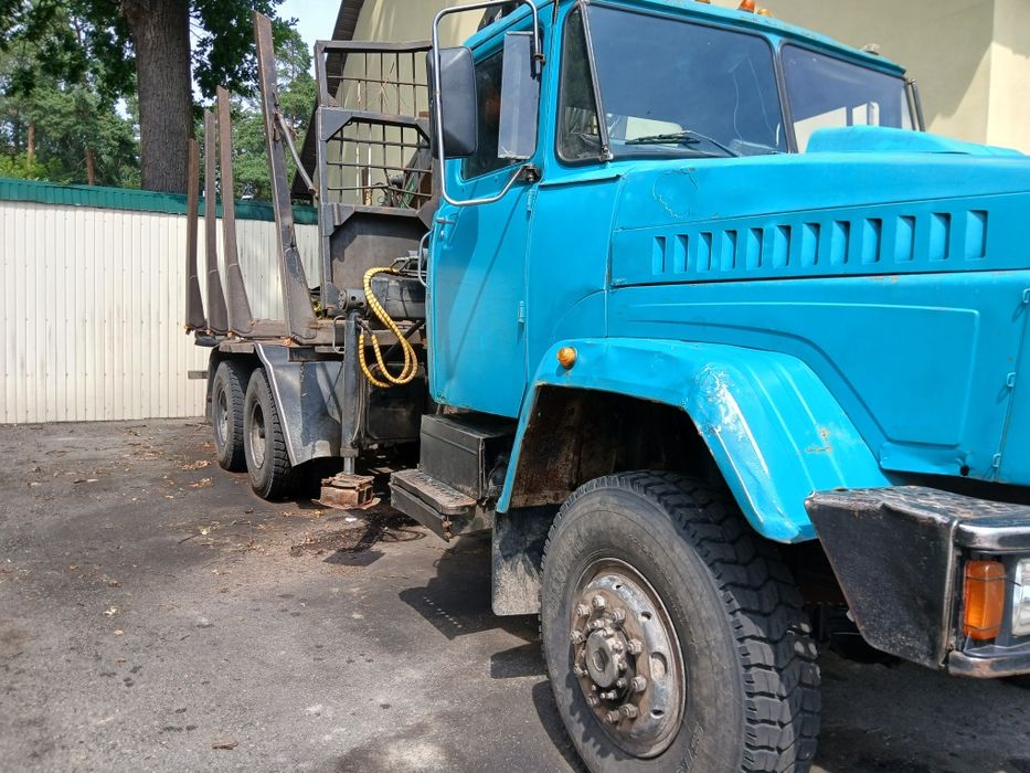 Продам КРАЗ 6322, спеціалізований вантажний лісовоз платформа для перевезення лісоматеріалів, встановлено кран маніпулятор