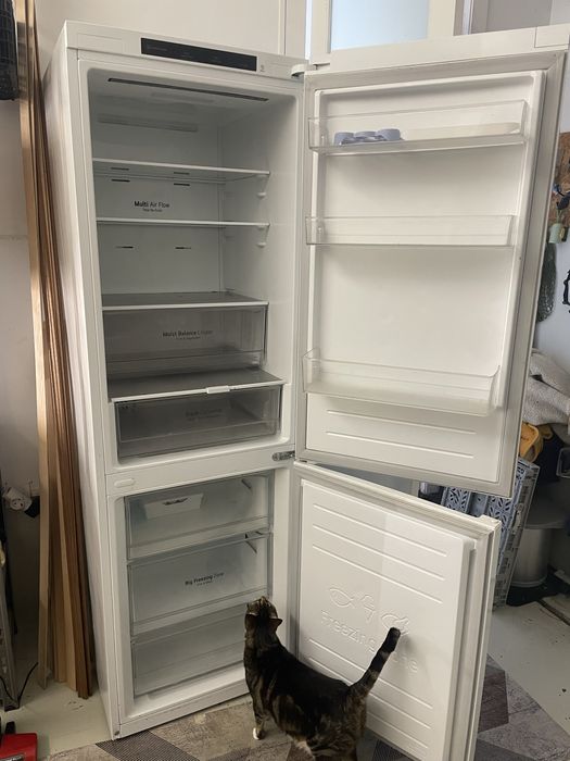 Frigorífico Combinado LG GBB61SWGCN (No Frost - 186 cm - 341 L - Branco)
