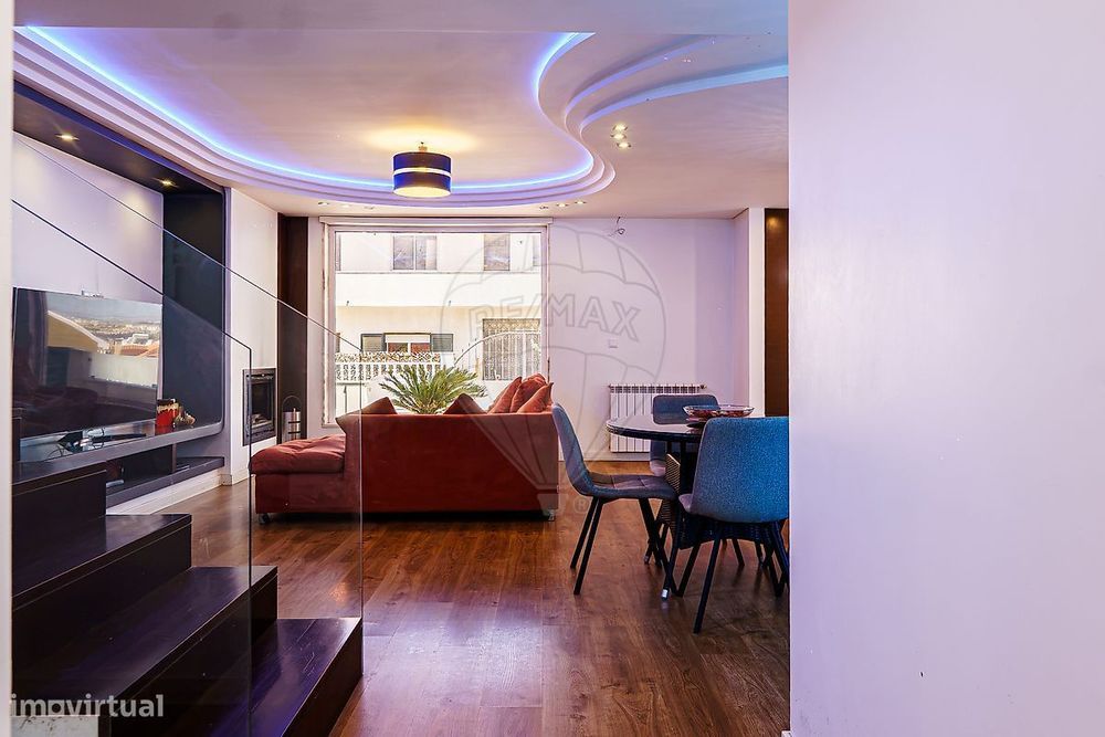 T5 Detached House for Sale