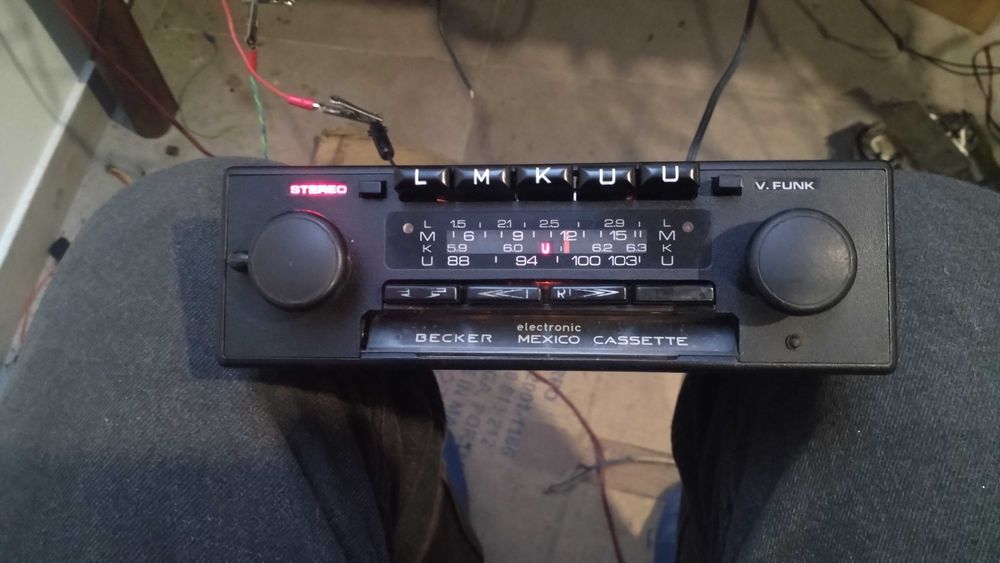 Vários auto rádios antigos para grandes marcas