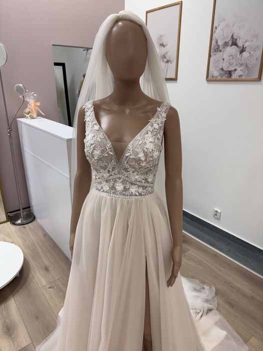 Nowa suknia ślubna błyszcząca z koronką i rękawkami na ramiączkach 38