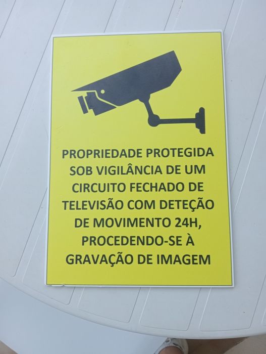 Placa de vigilância de propriedade
