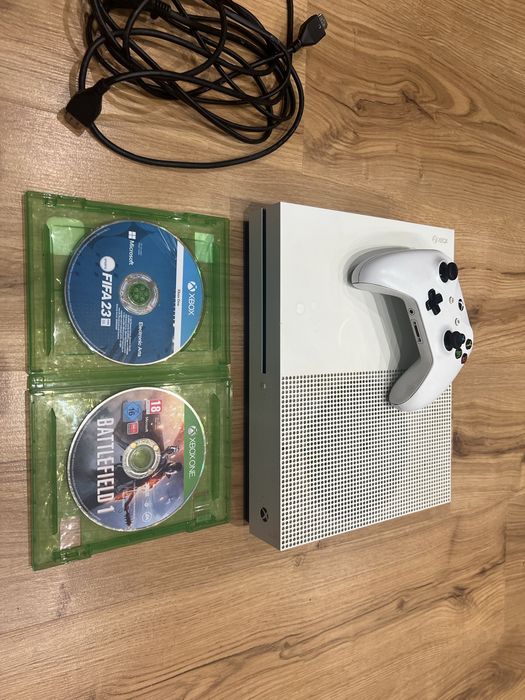Xbox one s + dwie gry