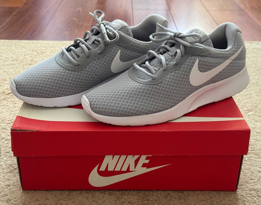 Чоловічі кросівки Nike Tanjun, розмір 44 / 28 см, сірі
