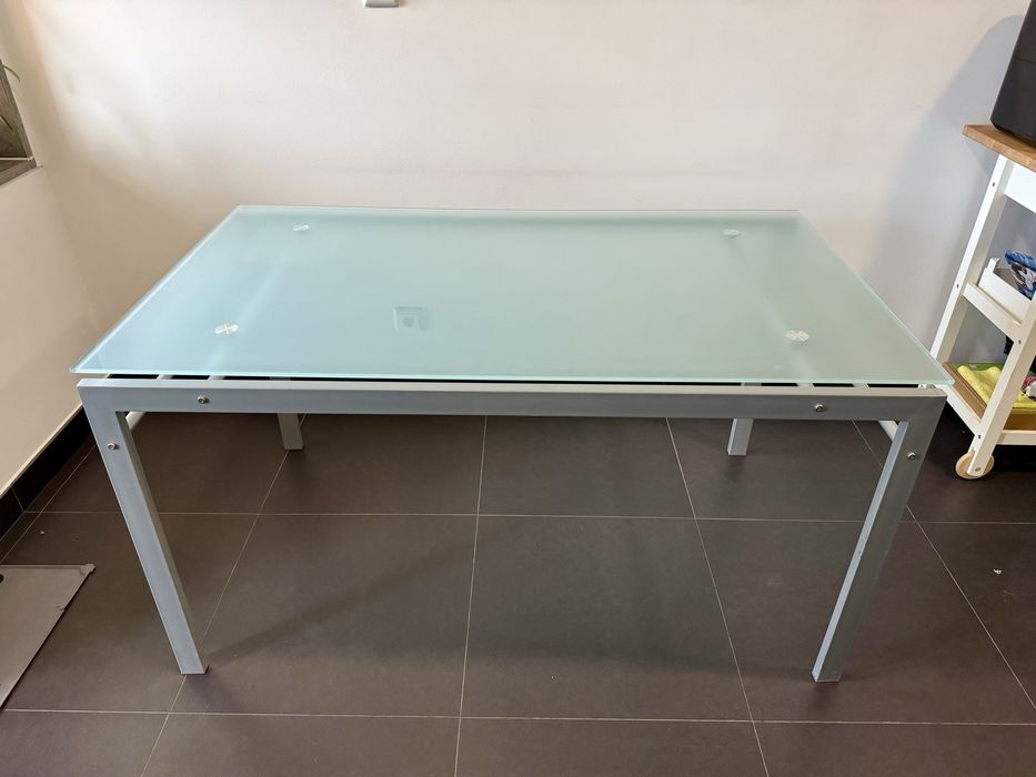 Mesa de Vidro com 4 Cadeiras