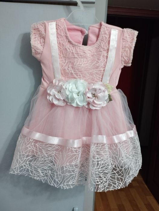 Розовое детское платье