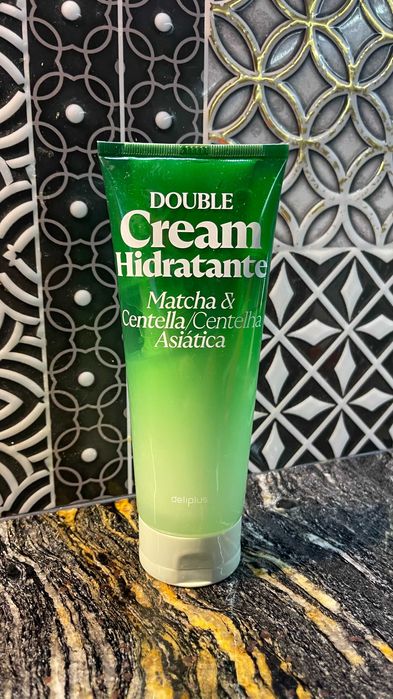 Podwójny Nawilżający balsam do ciała Double Matcha i Centella Azjatycka 200ml . Deliplus