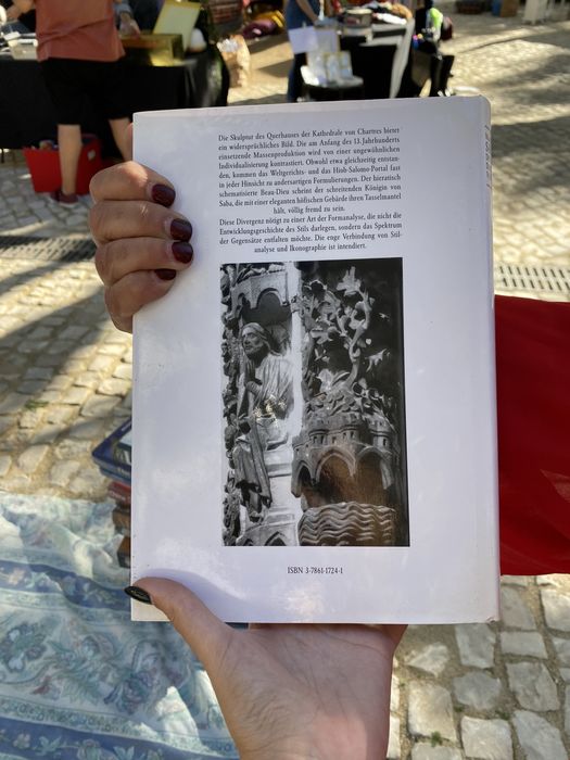 Die Skulptur des Querhauses der Kathedrale von Chartres