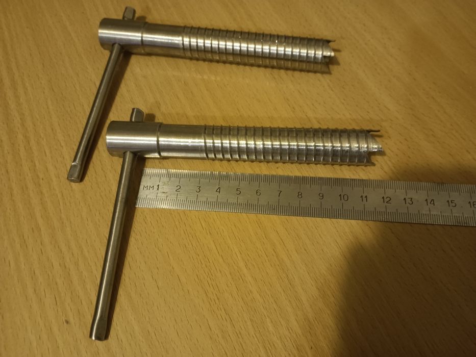 Льодобур титановий