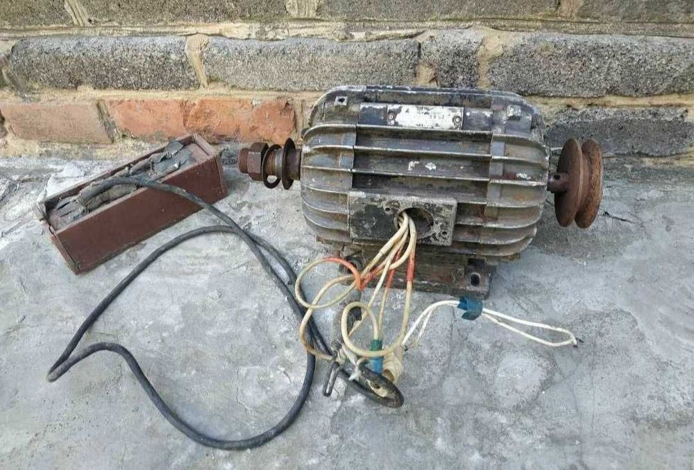 Трансформатор, электродвигатель.