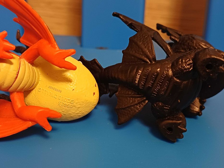 Як приборкати дракона How to Train Your Dragon Toothless та Hookfang
