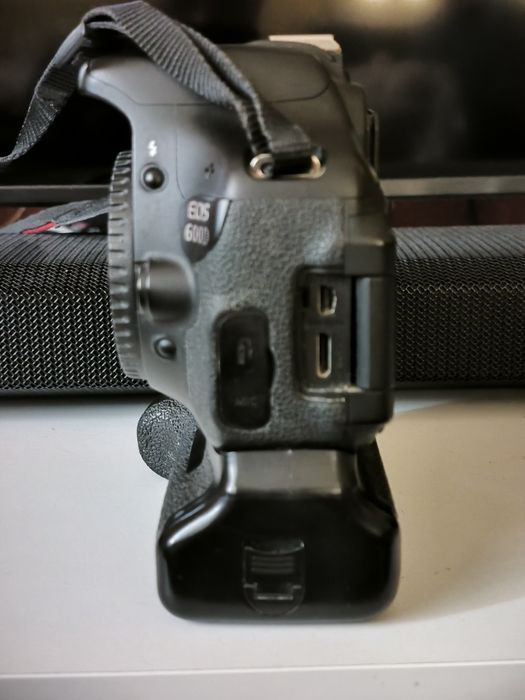 Aparat Canon 600d + Grip + 2 baterie!!