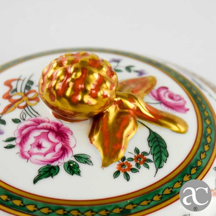 Cremeira grande com tampa em Porcelana Vidal Arte, pintada à mão