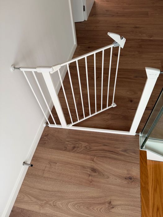 Barreira de segurança criança em metal 76x82 cm branco Munchkin