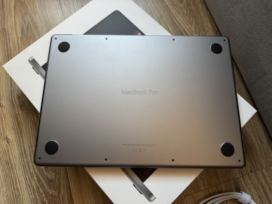 Apple MacBook Pro 14" M3 8GB /512 SSD 79 cykli