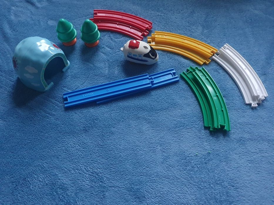 Tory, pociąg, drzewka i tunel firym TOMY