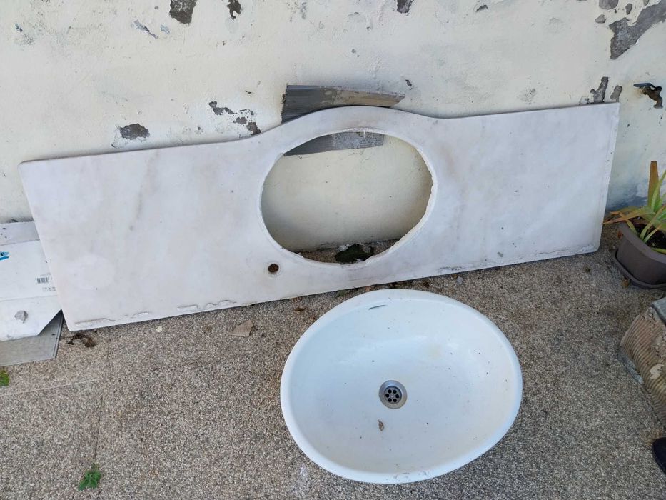 Pedra mármore com lavatório