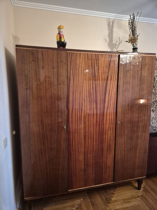 Віддам диван+ 2 кроваті, шафа. Самовивіз м.Трускавец