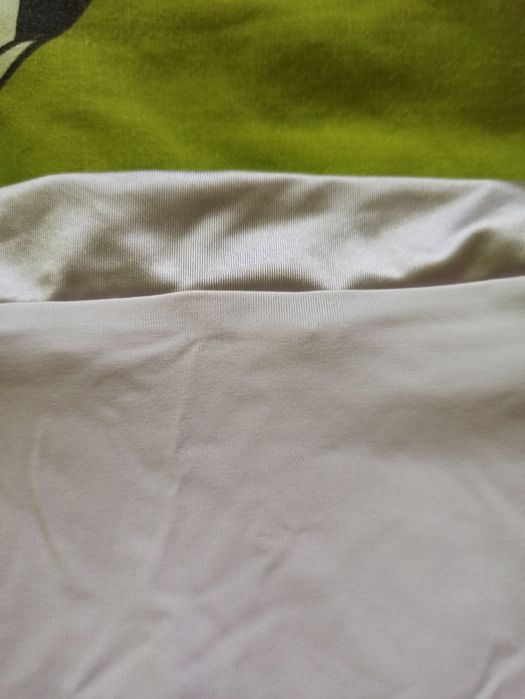 Damskie majtki stringi ze śliskiego materiału