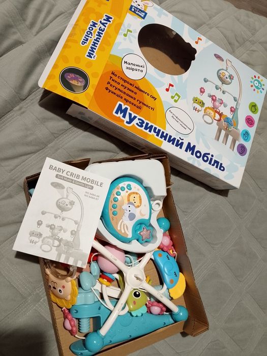 Мобіль над ліжечком