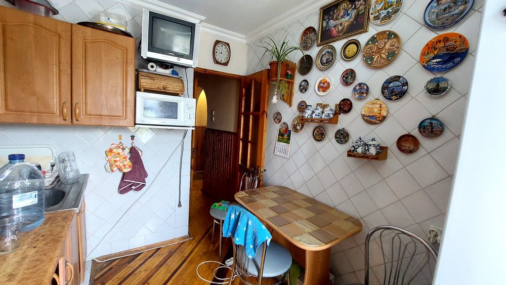 Продам 4-кімнатну квартиру. Пр-т Незалежності,301.