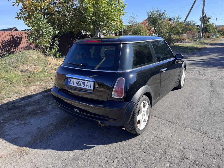 Mini Cooper.        .