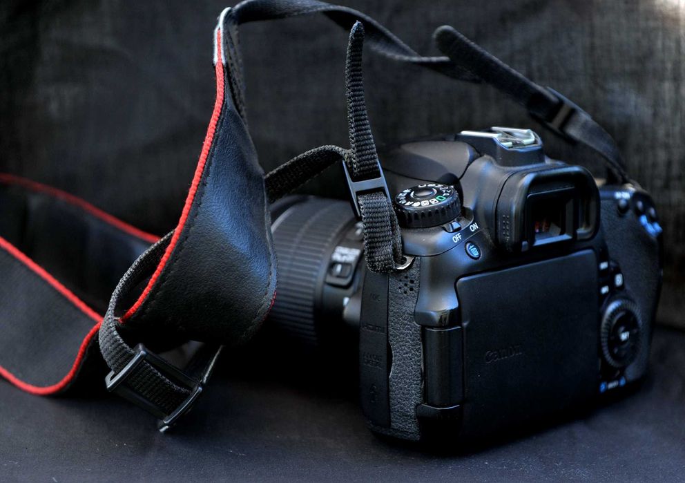 Máquina Fotográfica Canon EOS 60D + lente 18-55 com estabilizador