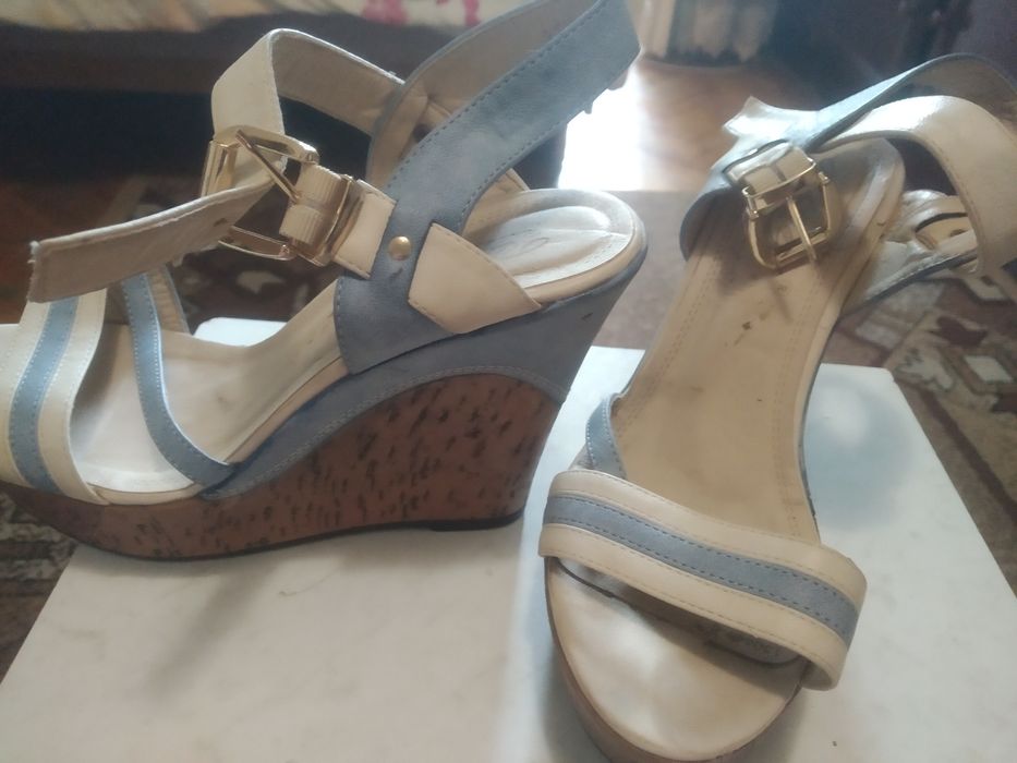 Босоножки женские