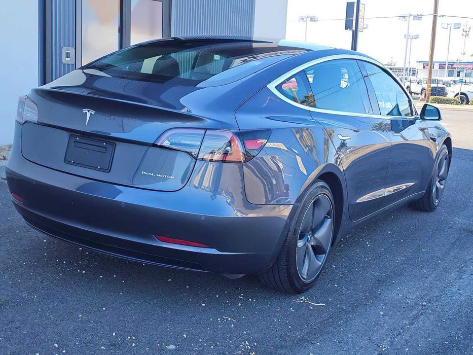 Tesla Model 3 Long Range      2019