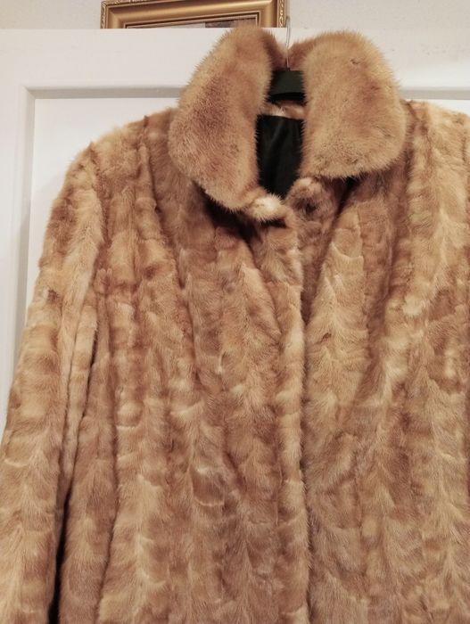 Karmelowe futerko z norek