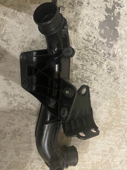 Патрубок інтеркулера интеркулера Audi Q5 ауді Q5 8K0145673AJ