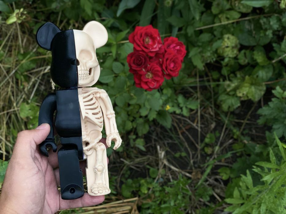 Bearbrick Skull Half Black | Коллекционная фигурка Bearbrick
