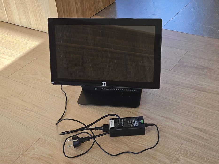 terminal (komputer) All-In-One z ekranem dotykowym firmy Elo