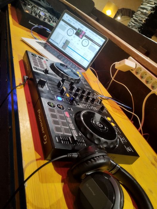 Controlador de DJ Pioneer DDJ 400