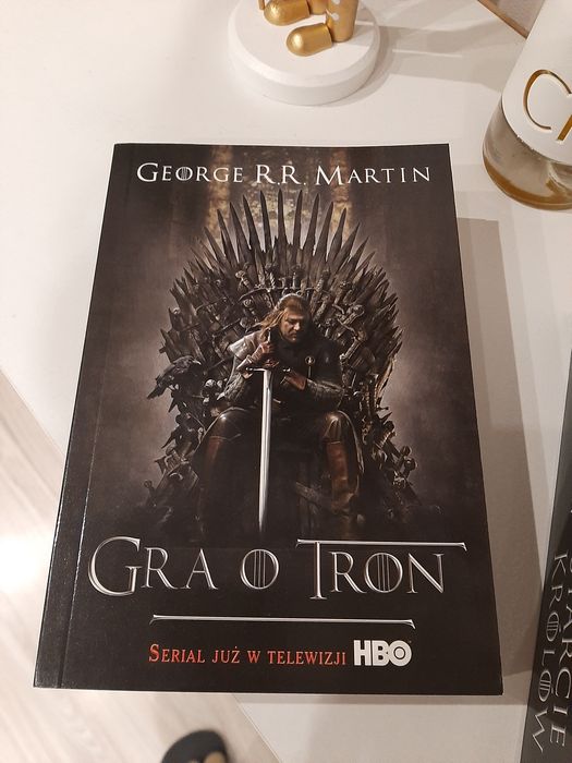 Sprzedam książkę Grą o tron R. R. Martin