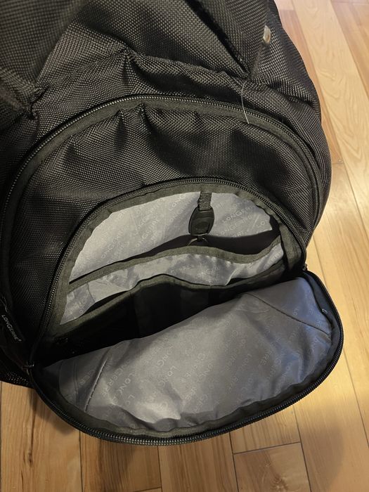 Czarny plecak miejski na 27 litrow