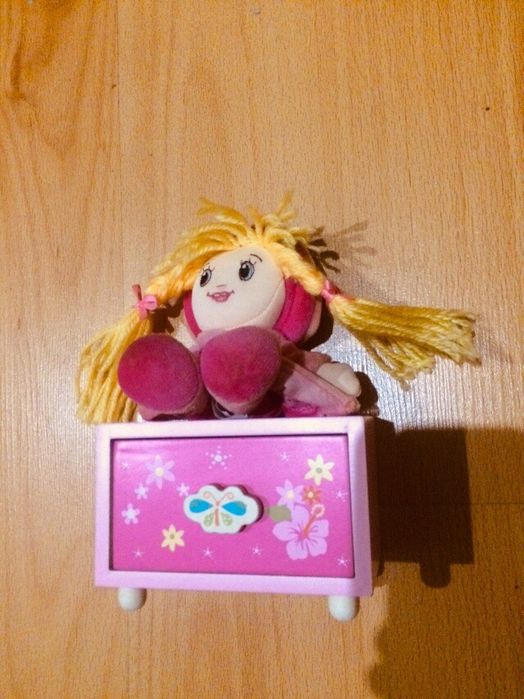 Caixa gaveta com boneco (AMIGOS)