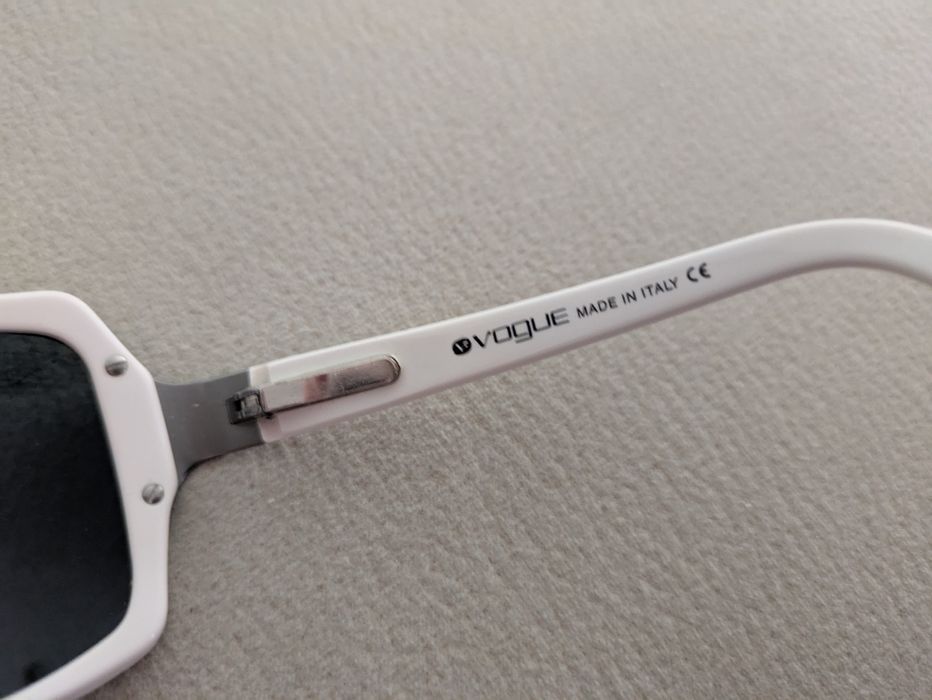 Óculos de sol brancos Vogue