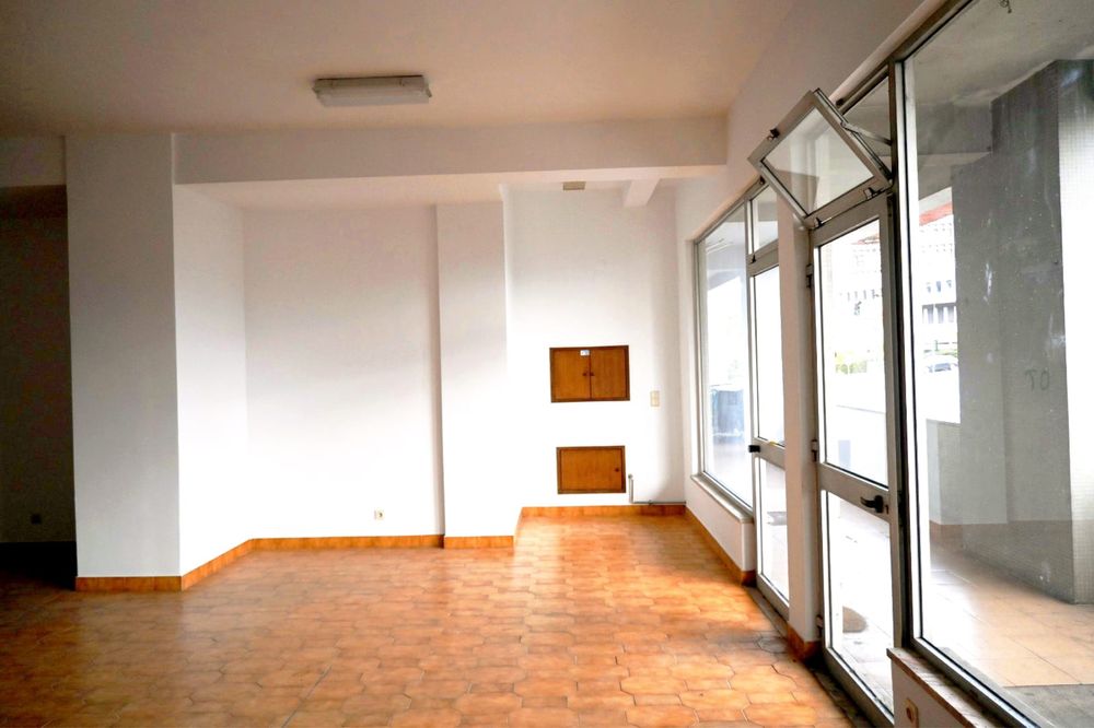 Espaço comercial 90 m² | Centro Vila Real | Potencial habitação