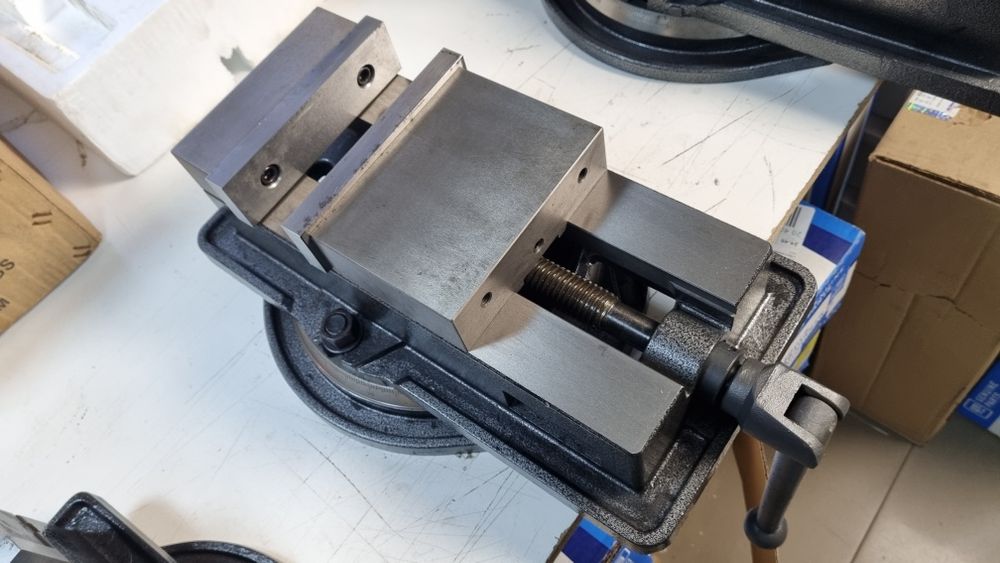 Тиски прецизионные станочные QM16160. 16200. поворотные (лещата)