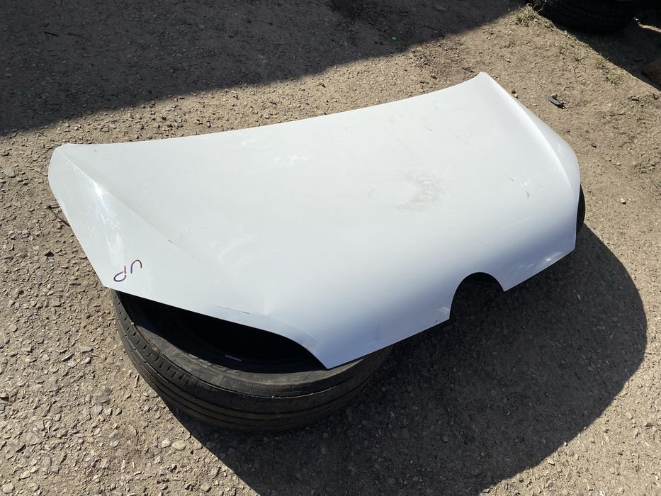 VW UP maska pokrywa silnika