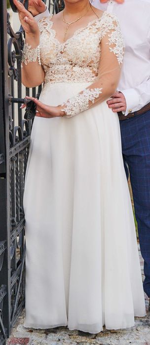 Zwiewna suknia ślubna