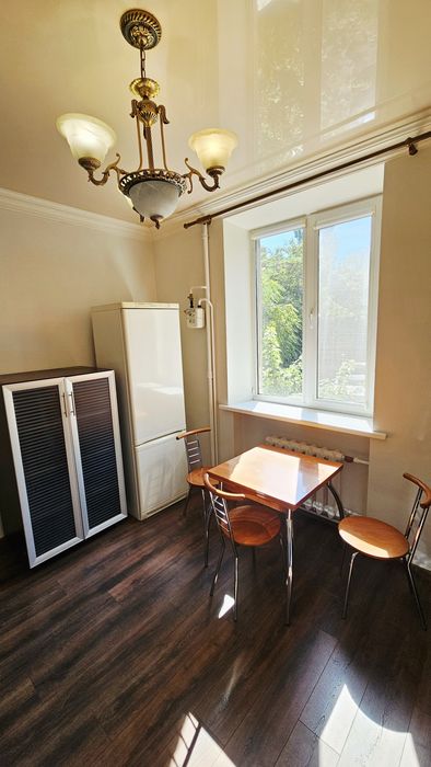 Продам 3кв. Центр, сталинка 2 этаж, гараж, набережная
