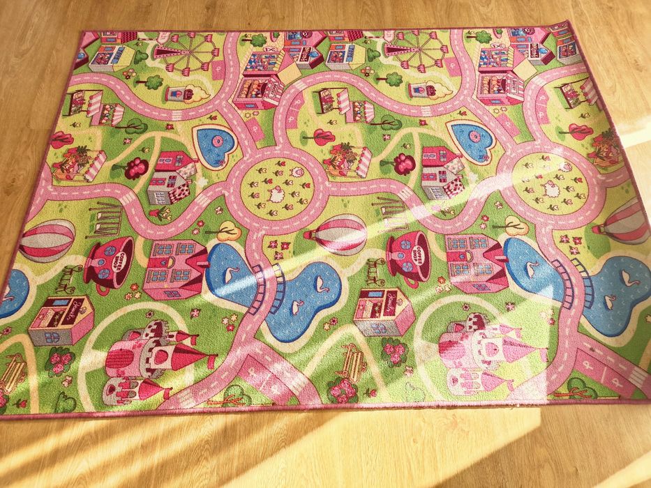 Dywan dziecięcy różowy uliczki dla dziewczynki