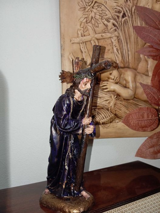 Arte Sacra S. dos Passos em marfinite intado à mão