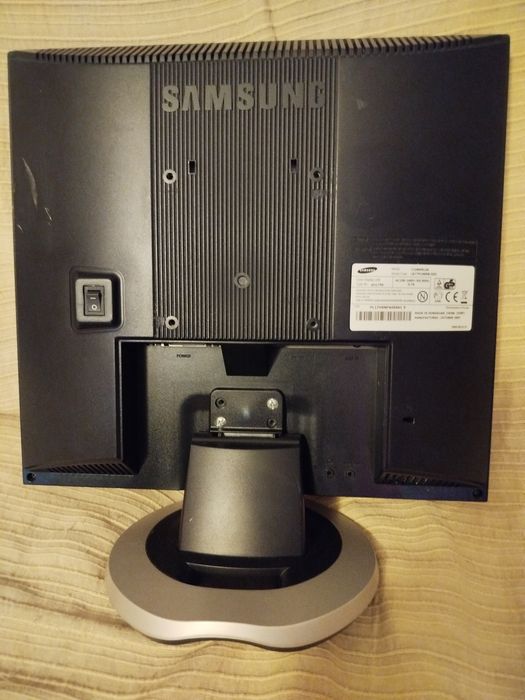 Monitor Samsung Sync Master 713 bm plus