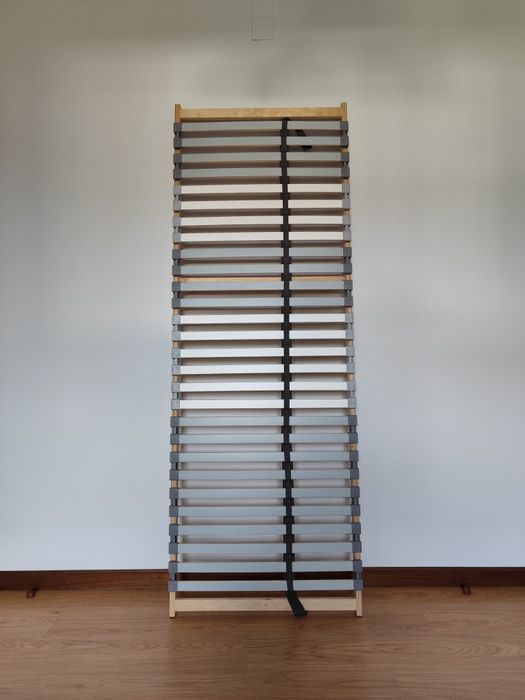 Estrado de ripas bege, IKEA